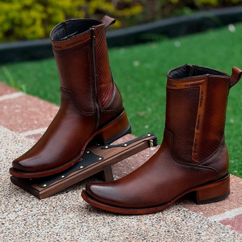 Kit Bota Maverick 3.0 em Couro Legítimo com Palmilha Ortopédica + BRINDES: Boné, Cinto, Carteira e Copo